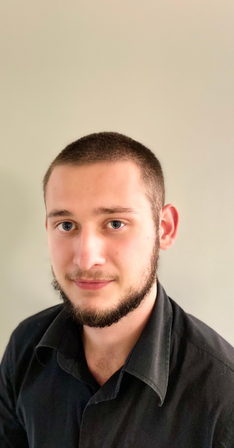 Portrait de Swenn GREGOIRE, créateur de sites web pour association et entreprises engagée